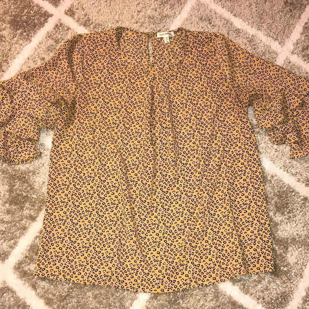 Faith and Joy Ruffled 3/4 Sleeve Lightweight Leopard Print Blouse sz Medium
